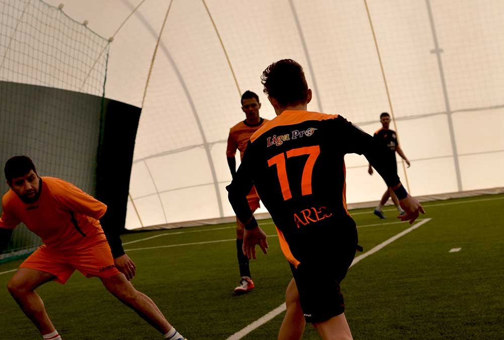 cezaron, ares, teren de fotbal